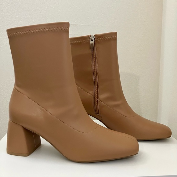 Delicious Shoes Faux Leather Zip Up Heeled Boots - Picture 3 of 8